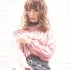 こなれ感 小顔
フェミニン フリンジバング ヘアスタイルや髪型の写真・画像