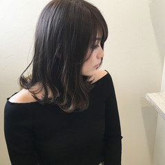 暗髪 ミディアム
外ハネ デート ヘアスタイルや髪型の写真・画像