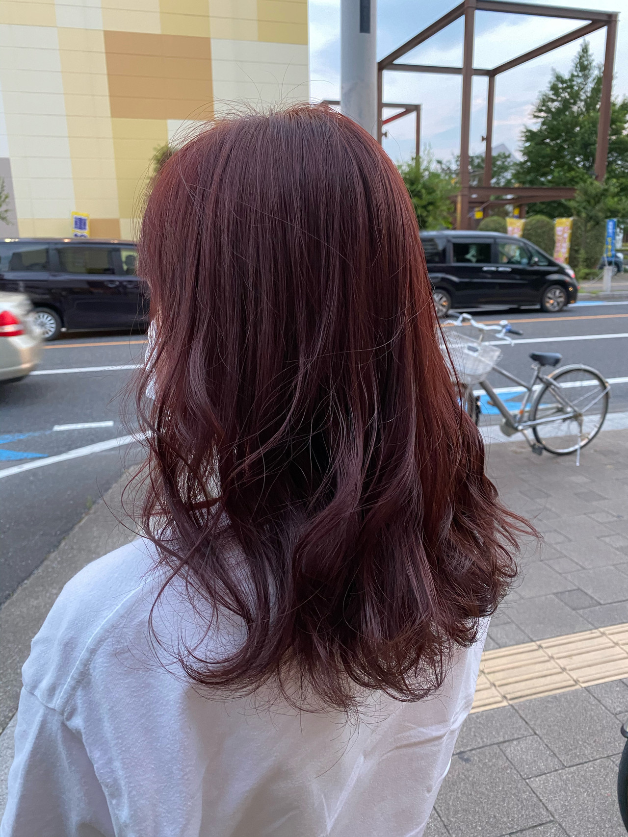 セミロング 髪型 ブリーチ