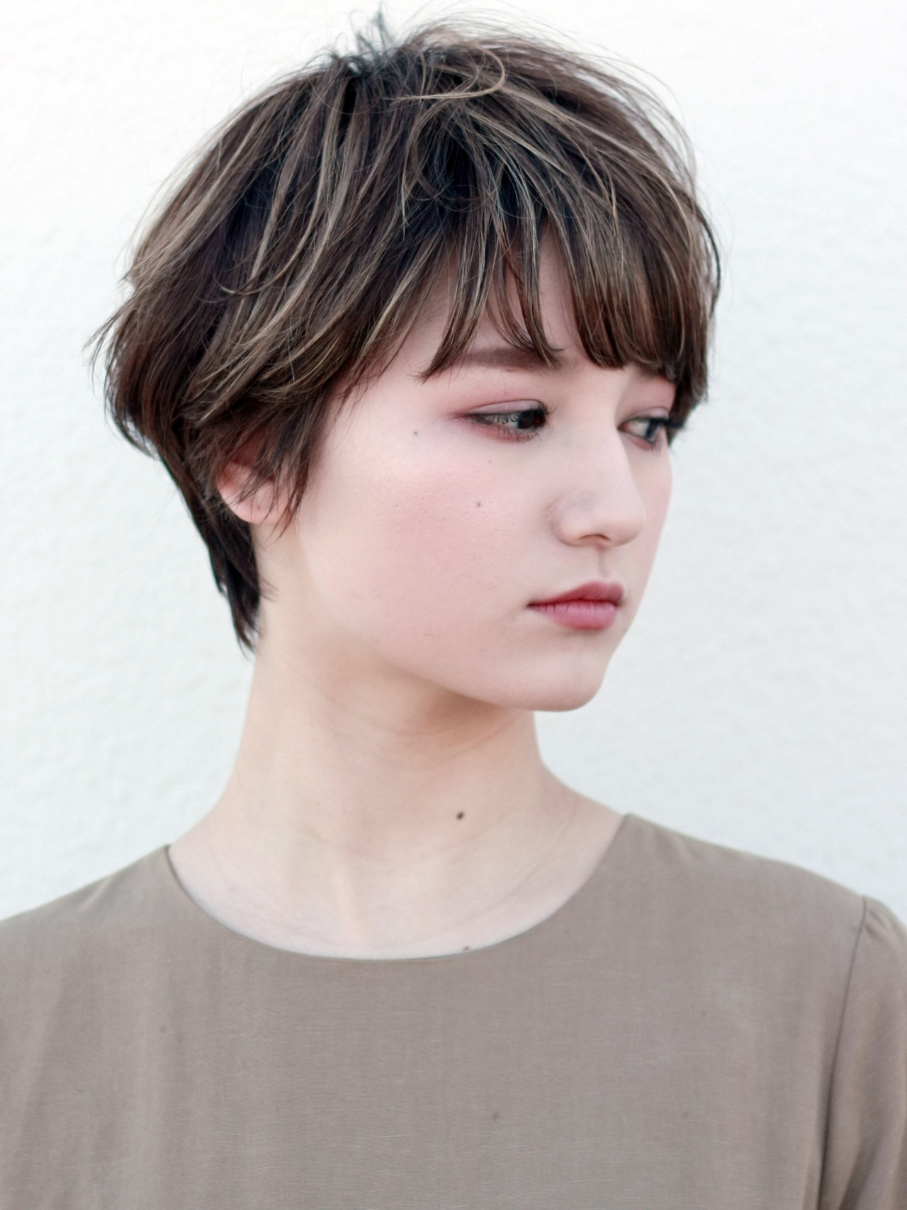 ショートヘア 大人ハイライト ショート ナチュラル×PEEK-A-BOO 銀座並木通り×田中 歩 ☆銀座 明るい白髪染め☆×593324【HAIR】
